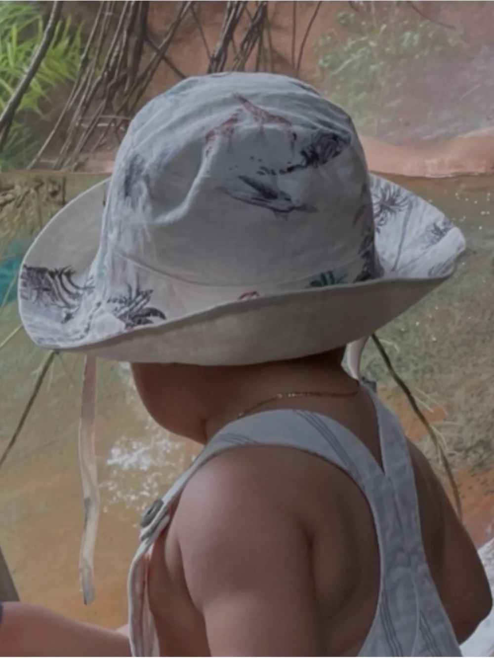 Banana Republic reversible Cream/safari Kids Wide-Brim Sun Hat with Chin Straps